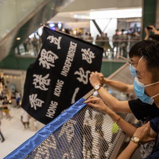 Les manifestations pro-démocratie continuent à Hong Kong malgré la pandémie. [Keystone - EPA/Jerome Favre]