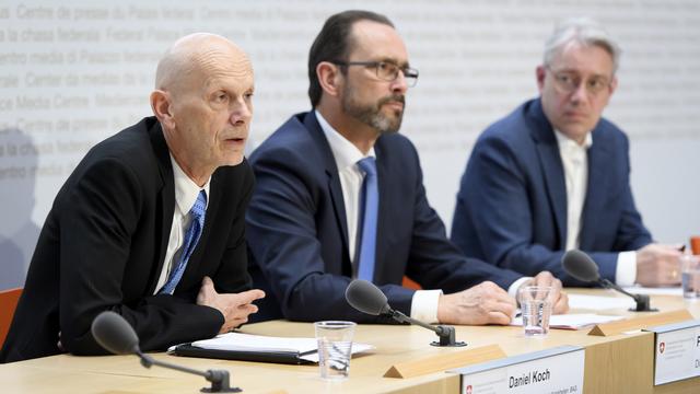 Daniel Koch, responsable de la division maladies transmissibles de l'OFSP, lors de la conférence de presse du mardi 25 février. [Keystone - Anthony Anex]