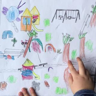 Les enfants des classes dʹécole enfantine de Courfaivre (Jura) ont dessiné le jardin de leur rêve. [RTS]