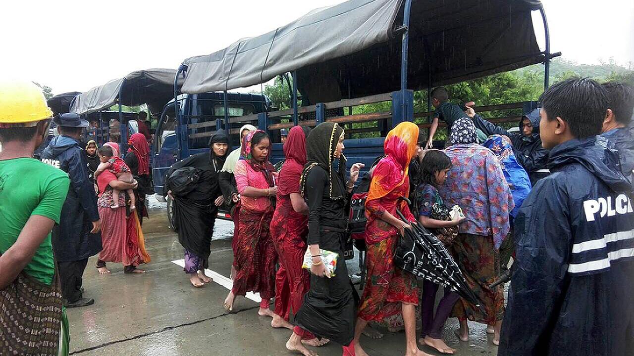 Des Rohingyas débarqués sur une île dans le cadre d'un projet controversé [AFP]