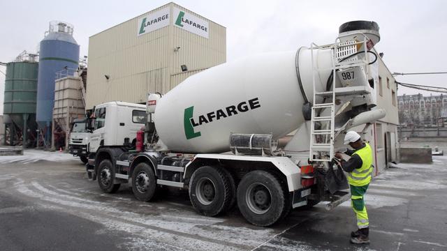 Centre de distribution de ciment "Lafarge", quai André Citroën à Paris. [AFP - Jacques Demarthon]