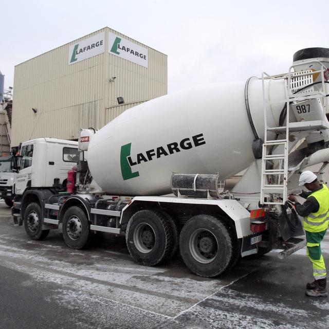 Centre de distribution de ciment "Lafarge", quai André Citroën à Paris. [AFP - Jacques Demarthon]