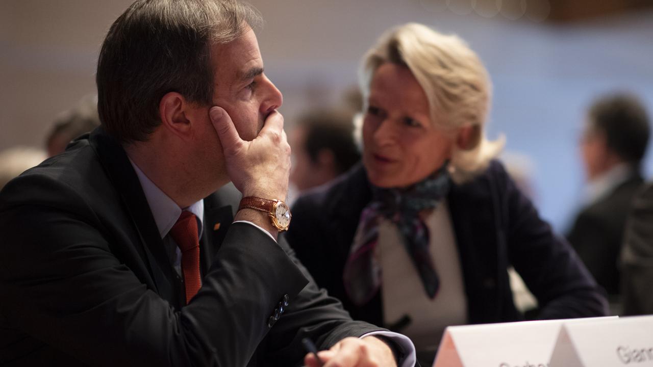 Gerhard Pfister, président du PDC et conseiller national (Zoug), avec la cheffe du groupe parlementaire et secrétaire d'État Andrea Gmürr (Lucerne). Frauenfeld, le 15 février 2020. [Keystone - Gian Ehrenzeller]