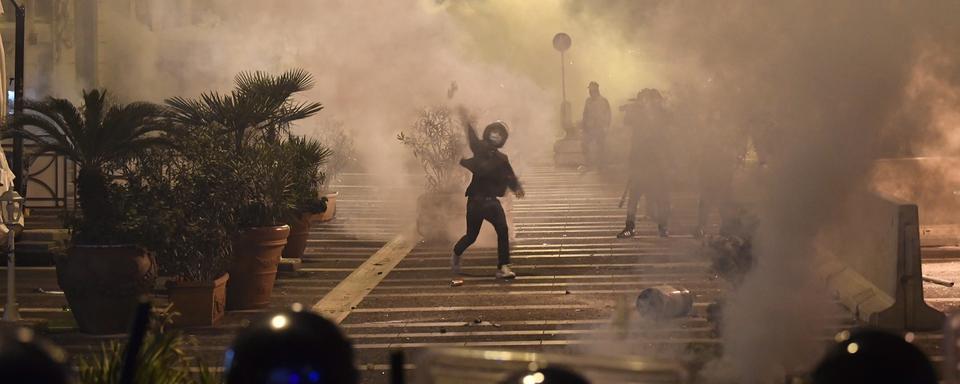 Italie: des heurts contre les nouvelles mesures anti-Covid ont éclaté à Naples.. [EPA/Keystone - Stringer]