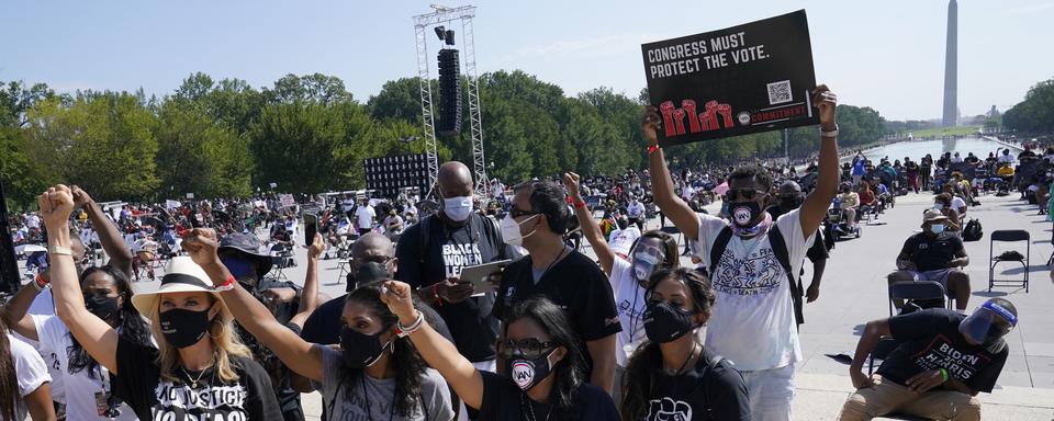 57 ans après la marche pour les droits civiques, le racisme suscite encore l’indignation dans les rues de Washington. [EPA/Keystone - Olivier Douliery]