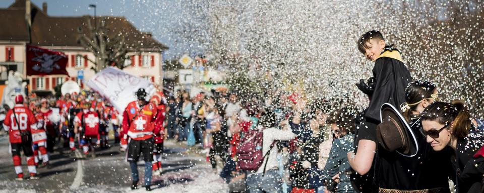 Le carnaval des Brandons de Moudon ce dimanche 24 mars 2019. [Keystone - Jean-Christophe Bott]