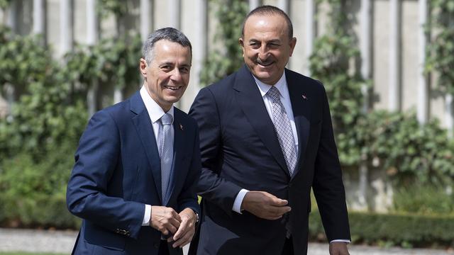 Ignazio Cassis et son homologue turc Mevlüt Cavusoglu à Berne, 14.08.2020. [Keystone - Peter Schneider]