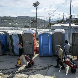 La situation en matière d'hygiène est catastrophique dans les camps de migrants en Grèce. [AP/Keystone - Panagiotis Balaskas]