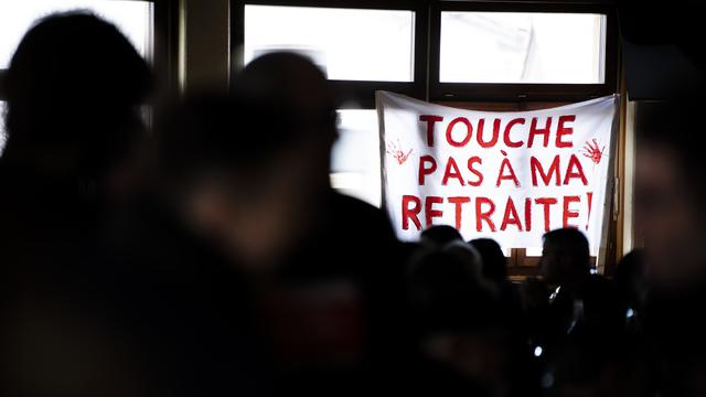 La réforme a suscité de nombreuses protestations et grèves chez les employés de la fonction publique. [Keystone - Jean-Christophe Bott]