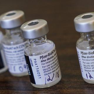 L'Agence européenne des médicaments a donné son feu vert au vaccin de Pfizer et BioNTech. [Tampa BayTimes/Keystone - Martha Asencio Rhine]