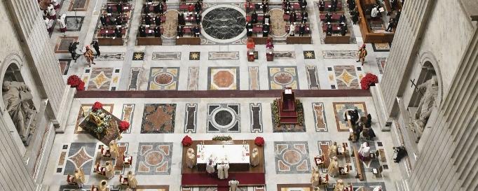 Le pape François célèbre la messe de Noël dans une Basilique Saint-Pierre presque vide. [AFP - Stringer / Vatican Media]