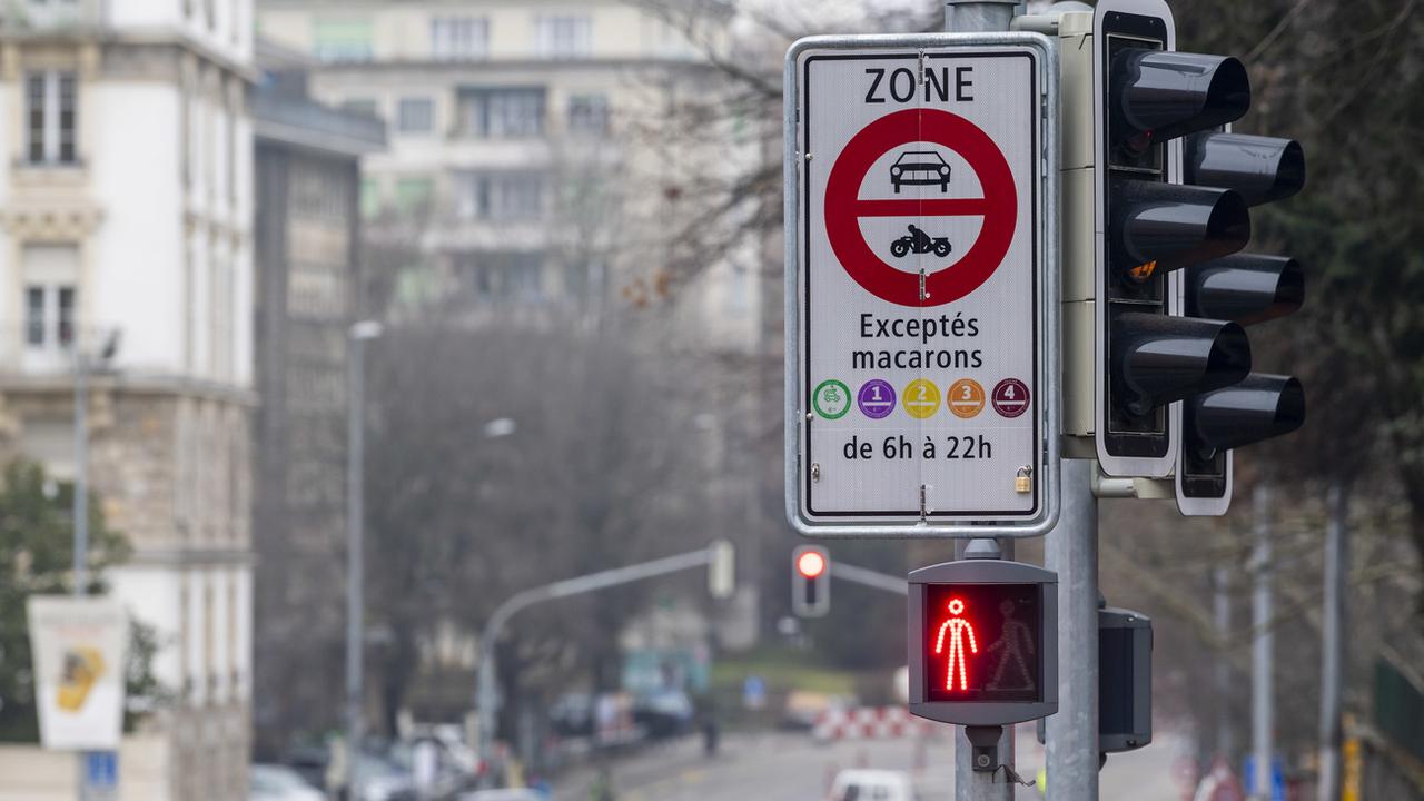 A Genève, le dispositif anti-pollution reste en vigueur jusqu'à lundi soir. [Keystone - Martial Trezzini]