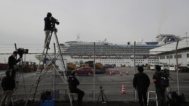 Le Diamond Princess est au centre de l'attention médiatique au Japon. [Keystone - AP Photo/Jae C. Hong]