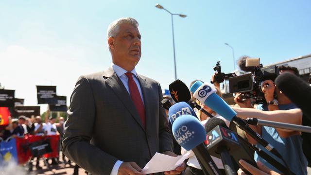 Hashim Thaçi, président du Kosovo, est arrivé à La Haye pour être interrogé par la justice internationale. [Reuters - Eva Plevier]