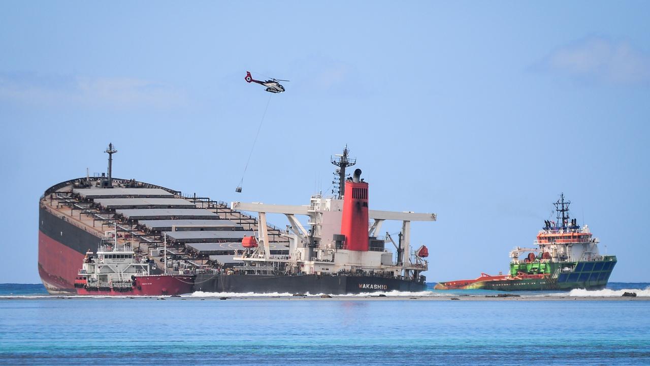 Le pétrolier japonais MV Wakashio a pu être vidé du reste de son contenu avant qu'il ne provoque une seconde marée noire. [AFP - Sumeet Mudhoo]