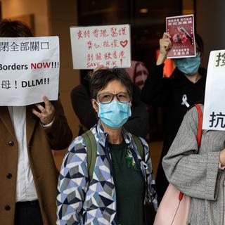 Des milliers de travailleurs hospitaliers et médicaux ont décidé d’une grève à partir du 3 février exigeant la fermeture des frontières de Hong Kong avec la Chine continentale, afin de contenir l’épidémie de coronavirus. [Keystone - Jérôme Favre]