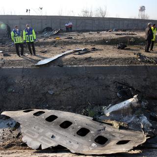 Des débris de l'avion de ligne de la compagnie Ukraine International Airlines près de l'aéroport international de Téhéran. [AP/Keystone - Abedin Taherkenareh]