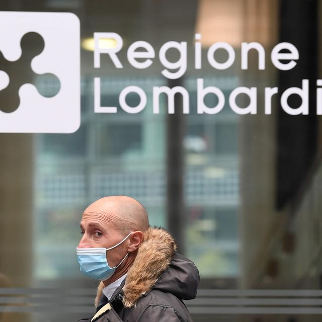 Depuis une semaine, la Lombardie compte en moyenne plus de 2000 cas positifs de Covid-19 par jour. [Keystone - Daniel Dal Zennaro]