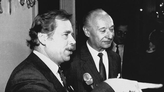 Vaclav Havel et Alexander Dubcek. [AP Photo/Keystone - Antonio Novy]