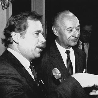 Vaclav Havel et Alexander Dubcek. [AP Photo/Keystone - Antonio Novy]