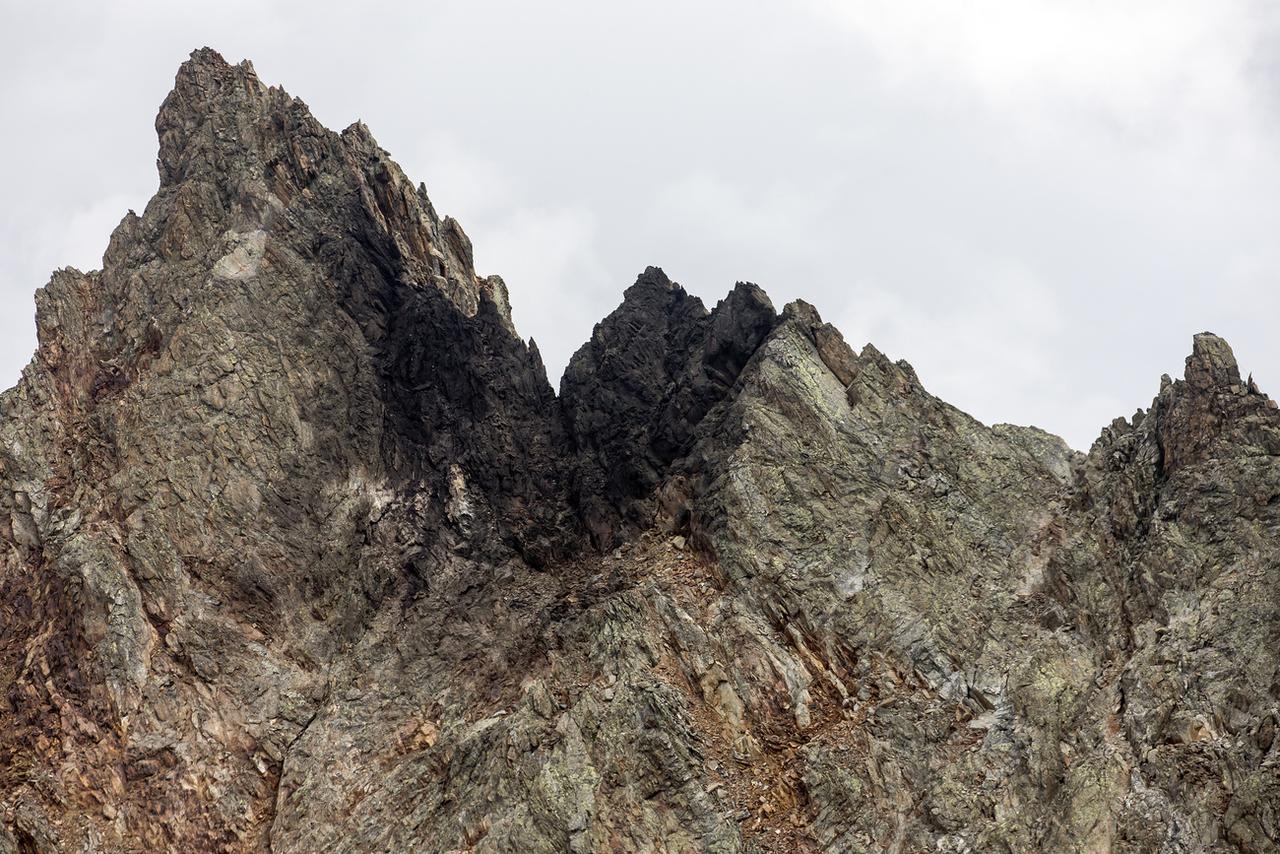 La scène de l'accident du F-A-18 sur le Sustenpass, photographié le 31 août 2016. [Keystone - Alexandra Wey]