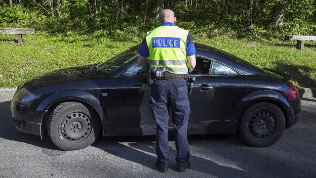 Stabilité des retraits de permis de conduire en 2019 en Suisse. Vitesse et alcool restent les principales causes de cette sanction. [RTS - Frank Mentha]