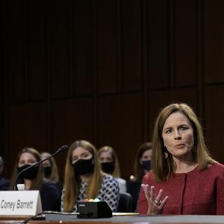 La juge Amy Coney Barrett répond aux sénateurs lors de la deuxième journée de son audition pour sa confirmation à la Cour Suprême, le 13 octobre 2020. [Keystone/epa - Drew Angerer/pool]