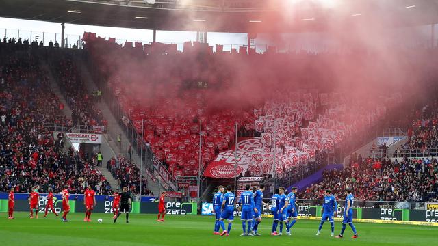 Malgré la fête totale sur la pelouse, les "fans" du Bayern ont tout gâché en tribunes [Keystone - Armando Babani§]