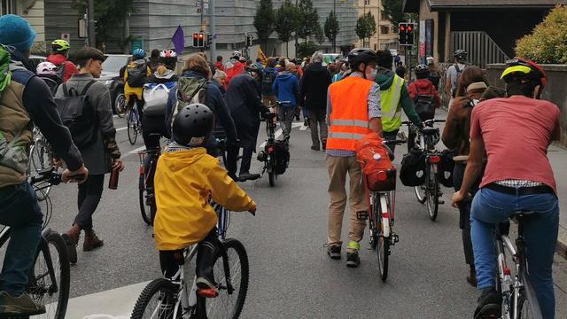 Après Saint-François, les manifestants ont à nouveau bloqué le trafic à l'avenue Ruchonnet à Lausanne. [Twitter]