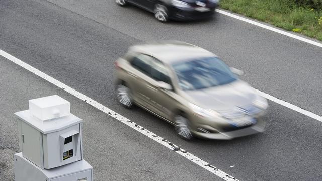 Un radar sur une autoroute vaudoise. [Keystone - Jean-Christophe Bott]