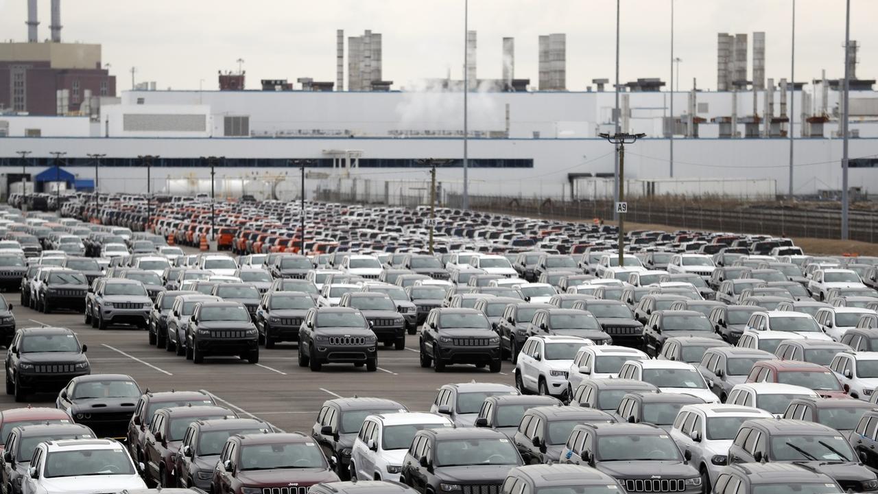 Les voitures du groupe Fiat Chrysler en attente d'être vendues dans une usine de Detroit, aux Etats-Unis. [Keystone - AP Photo/Carlos Osorio]