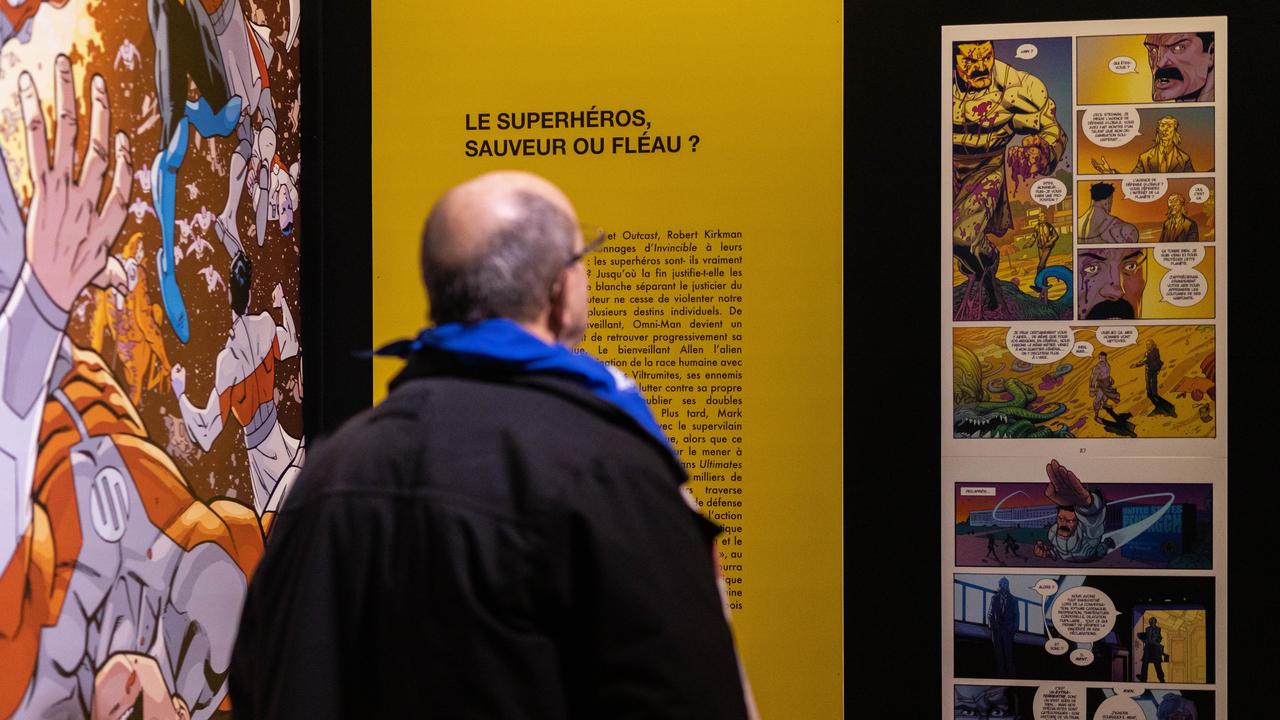Un visiteur d'une des expositions du 47e festival international de bande dessinée d’Angoulême, en France, le 29 janvier 2020. [AFP - Yohan BONNET]