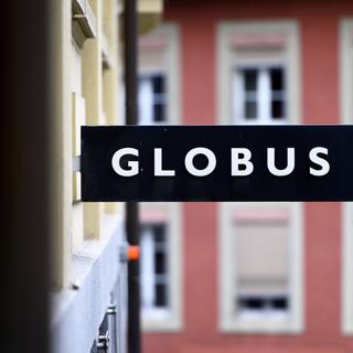 Les grands magasins Globus ont vendu 31 succursales Schild, Globus Hommes et Navyboot. [Keystone - Laurent Gillieron]
