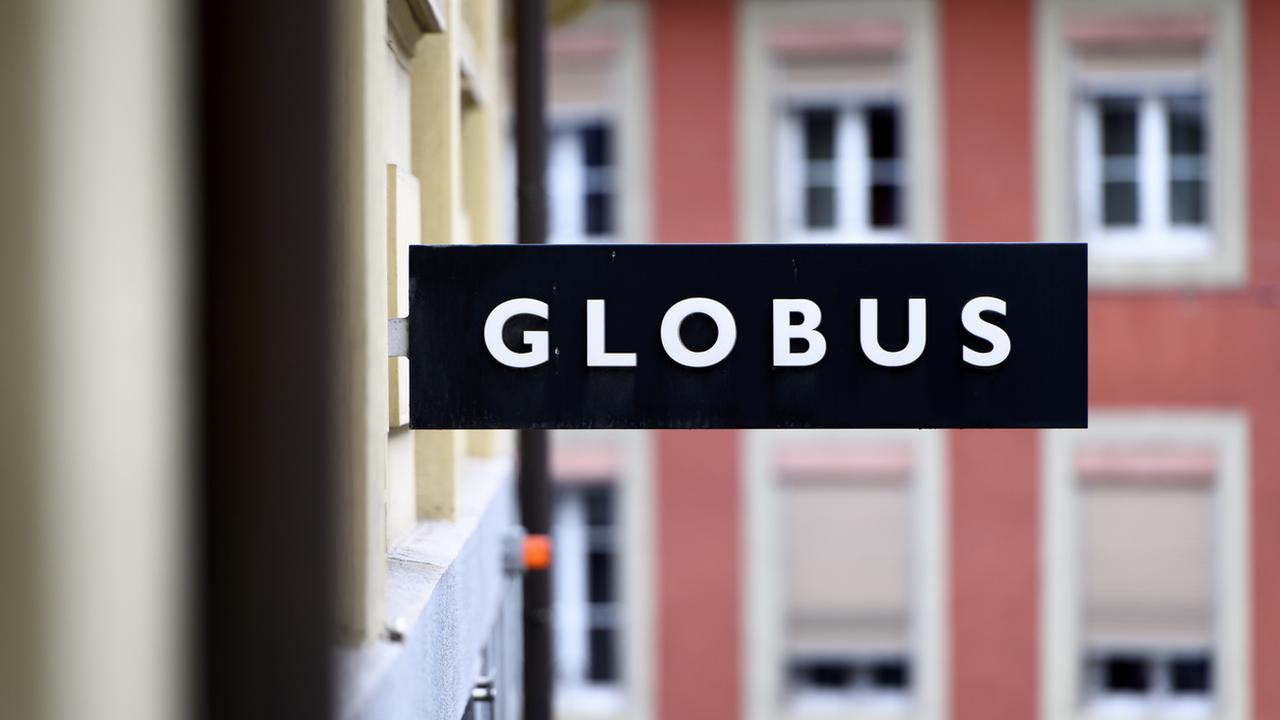 Les grands magasins Globus ont vendu 31 succursales Schild, Globus Hommes et Navyboot. [Keystone - Laurent Gillieron]