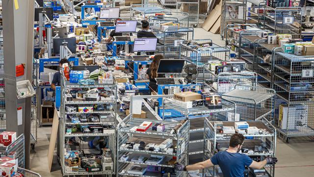 Un centre logistique de Digitec Galaxus à Wohlen. [Keystone - Valentin Flauraud]