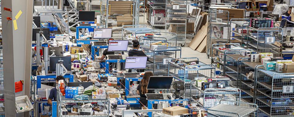 Un centre logistique de Digitec Galaxus à Wohlen. [Keystone - Valentin Flauraud]