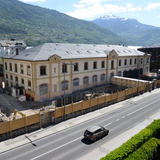 Le chantier de la construction d'un dépôt souterrain pour les Archives de l'Etat du Valais sous le centre culturel des Arsenaux à Sion. [Médiathèque Valais - Jean-Philippe Dubuis]