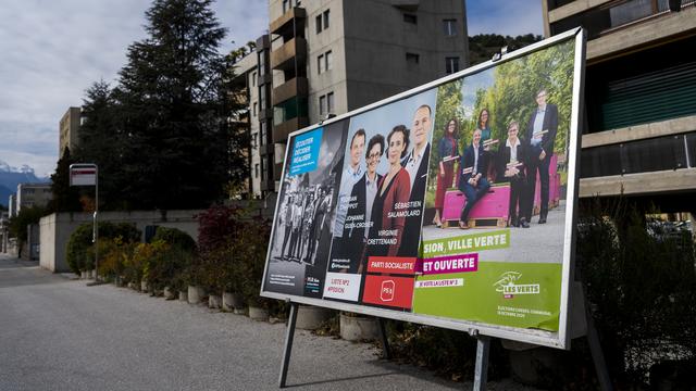 Des affiches pour les élections cantonales valaisannes 2020. [Keystone - Jean-Christophe Bott]