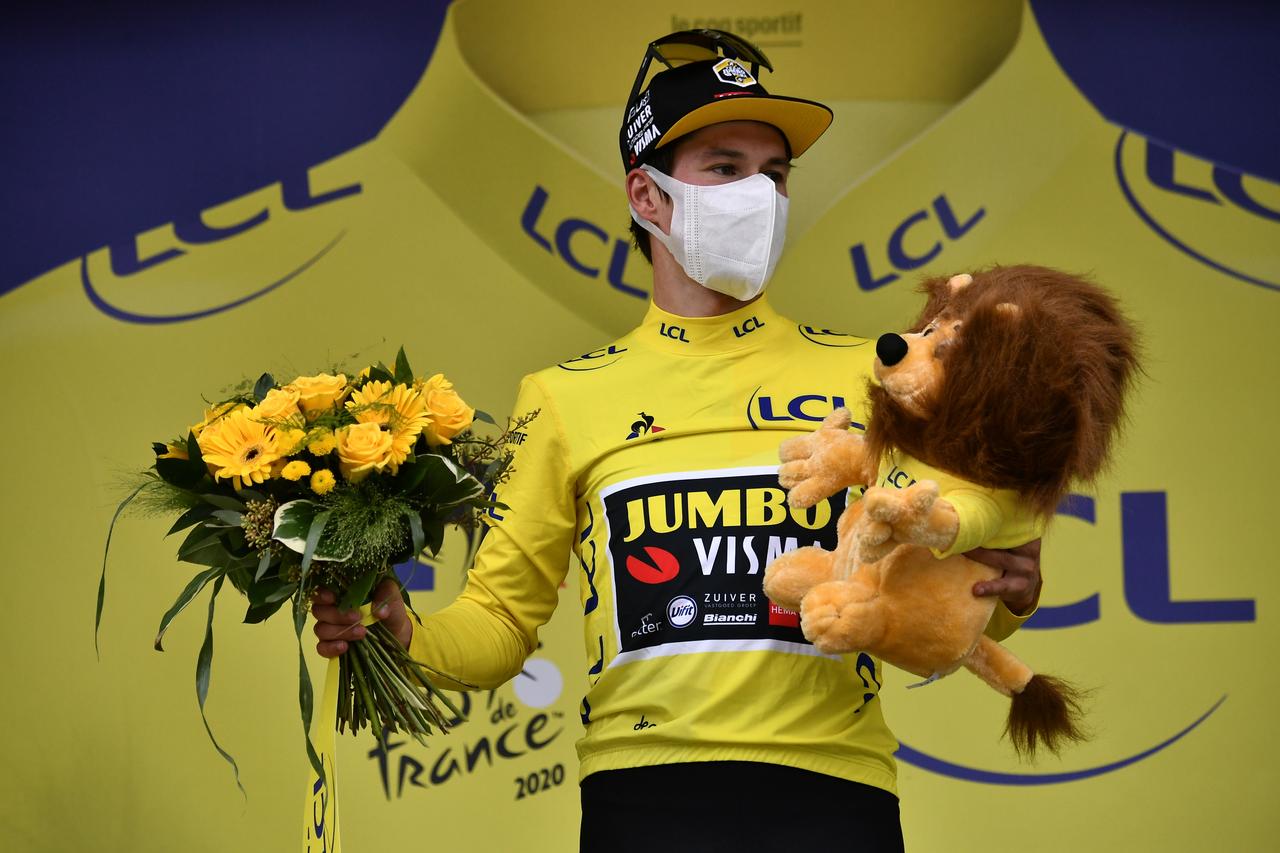 Roglic a pu récupérer le maillot jaune avant le premier jour de repos [AFP - Marco Bertorello]