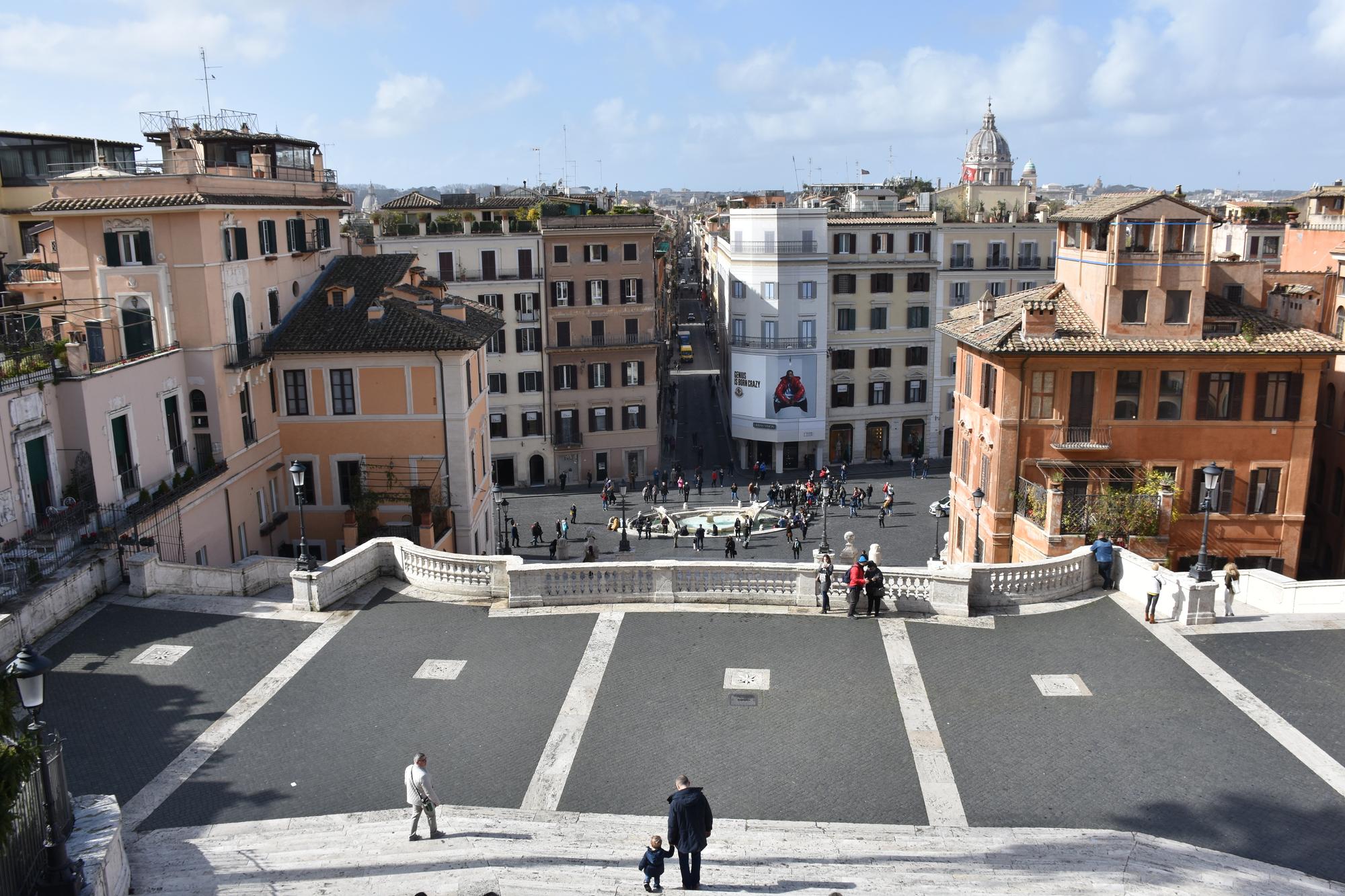 Les marches de la Piazza di Spagna de Rome sont presque vide... la capitale est sous quarantaine, comme toute l'Italie. [Keystone/Anadolu Agency - Baris Seckin]