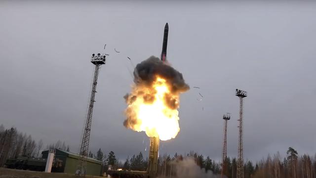 Le lancement d'un des nouveaux missiles hypersoniques Avangard, une arme développée dans le cadre du programme de modernisation de l'arsenal nucléaire russe. [Ministère de la Défense russe]