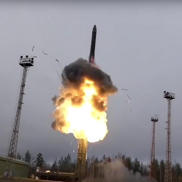 Le lancement d'un des nouveaux missiles hypersoniques Avangard, une arme développée dans le cadre du programme de modernisation de l'arsenal nucléaire russe. [Ministère de la Défense russe]