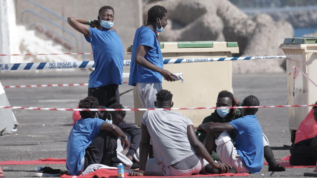 Migrants sur le port d'Arguineguin, aux Canaries, 05.08.2020. [AFP - Angel Medina]