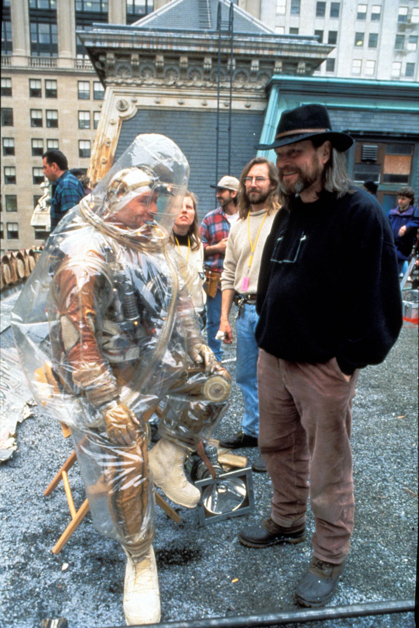 Le réalisateur Terry Gilliam sur le tournage de son film "L'Armée des 12 singes". [Archives du 7eme Art / Photo12 via AFP]