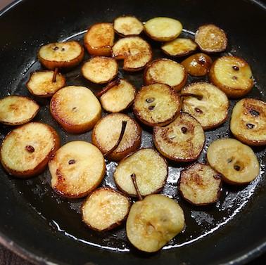 Les qualités de la poire à cuire ne se révèlent qu'à la cuisson. [Fructus]