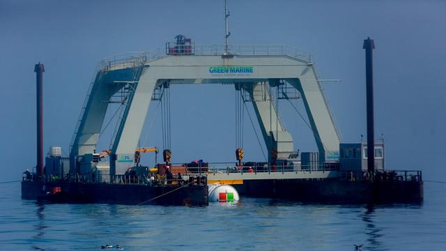 Ce centre de donnée expérimental a été placé à 35 mètres de fond au larges des îles Orcades. [Microsoft]