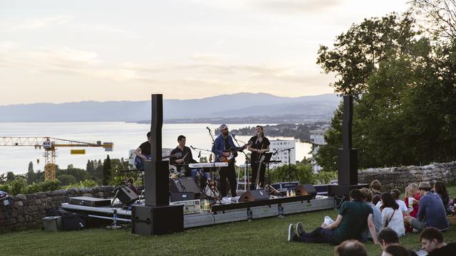 Le chanteur romand Raphelson en concert Aux confins de la Cité, à Lausanne, le 8 juillet 2020. [Festival de la Cité 2020 - Morgane Raposo]