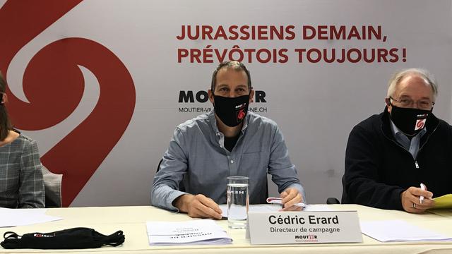 Le comité de Moutier Ville jurassienne devant la presse vendredi. [RTS - Alain Arnaud]