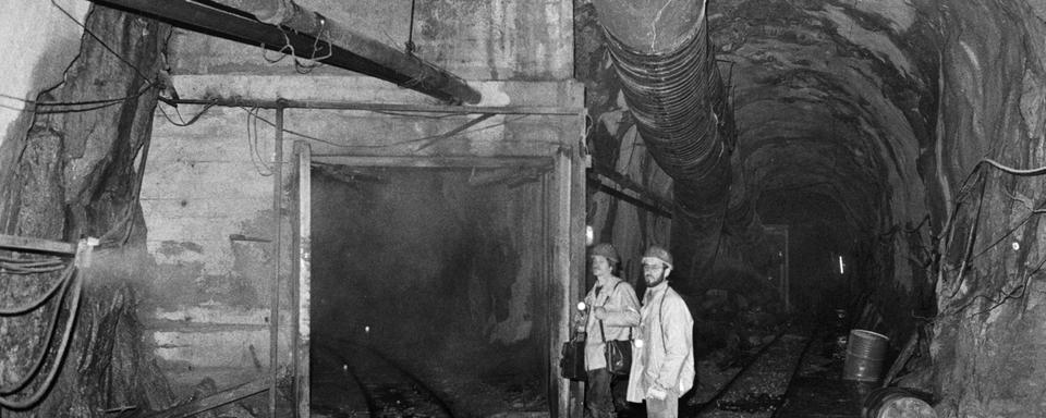 La branche du tunnel ferroviaire de la Furka qui mène à Bedretto, au Tessin (ici lors de la construction du tunnel en 1980). Elle n'a finalement jamais vu passer de train, mais est maintenant utilisée pour des tests de géothermie. [Keystone - Str]