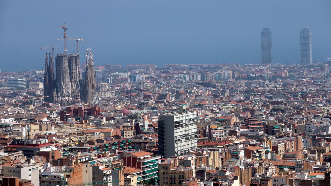 Barcelone bannit à son tour les véhicules les plus polluants de ses rues. [Keystone - Quique Garcia]